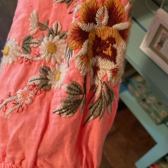 Johnny Was sz small light peachy/orange embroidered shirt sleeve top - Picture 6 of 8